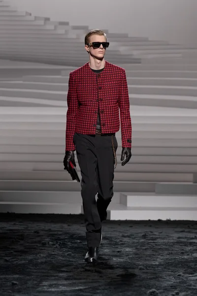 Look 18